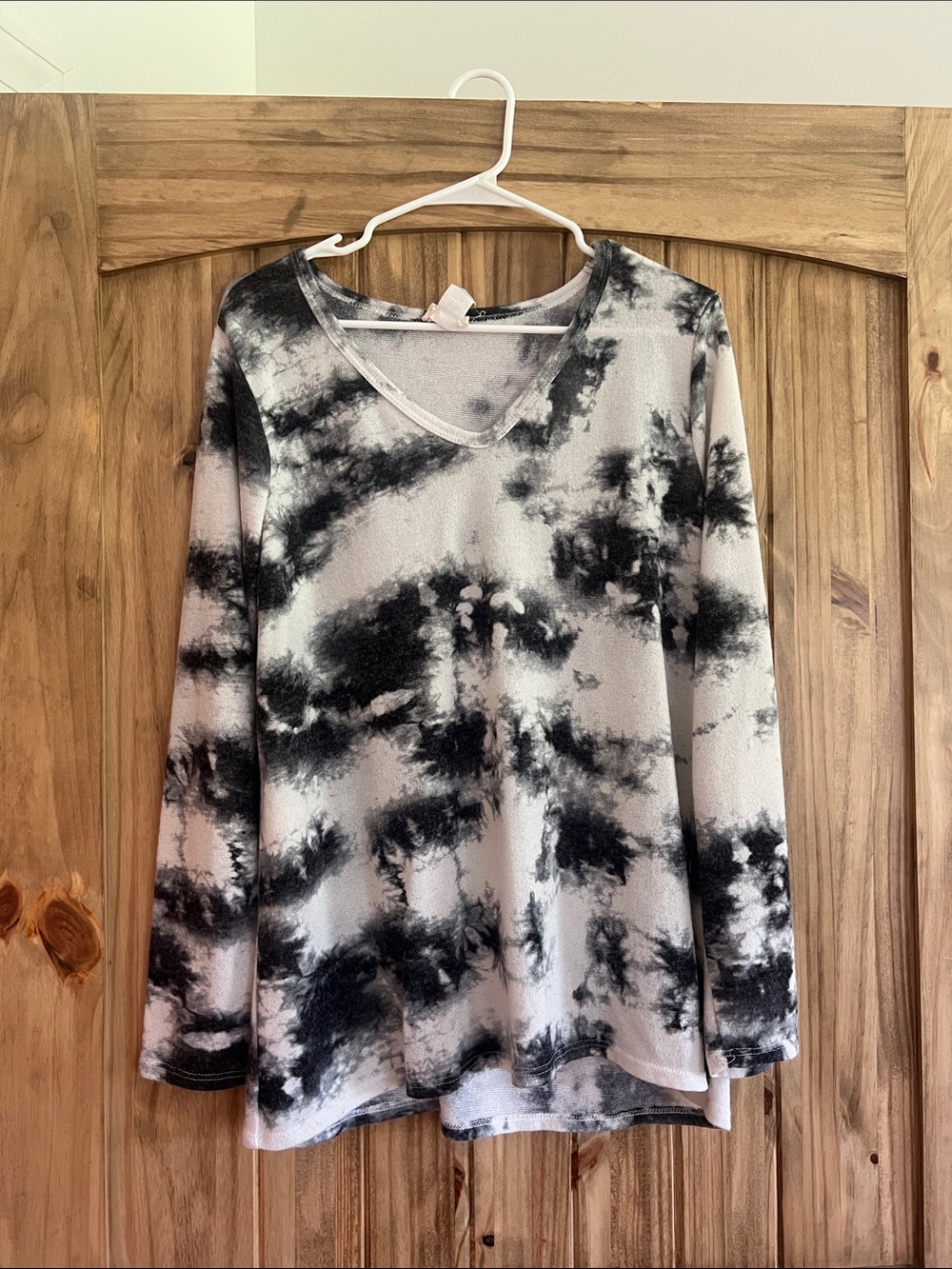 BiBi Black & White Tie-Dye V-Neck Long Sleeve Top